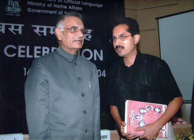 Dr. Lakhotia as National Selector for Gyan Vigyan Puraskar with Hon’ble Home minister Govt of India at Vigyan Bhawan..jpg