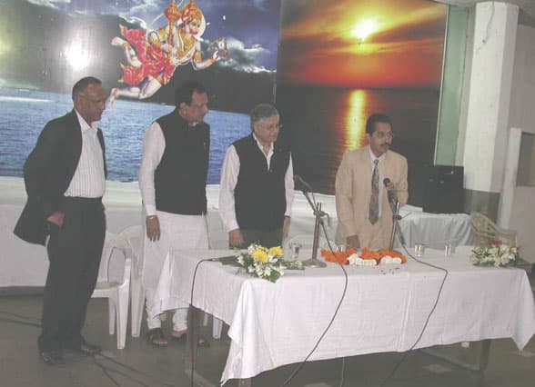 Dr. Lakhotia with Shri Shiv Khera and shri L.R.Agarwal inagurating cataract session at Sanatan Dharam Mandir.jpg